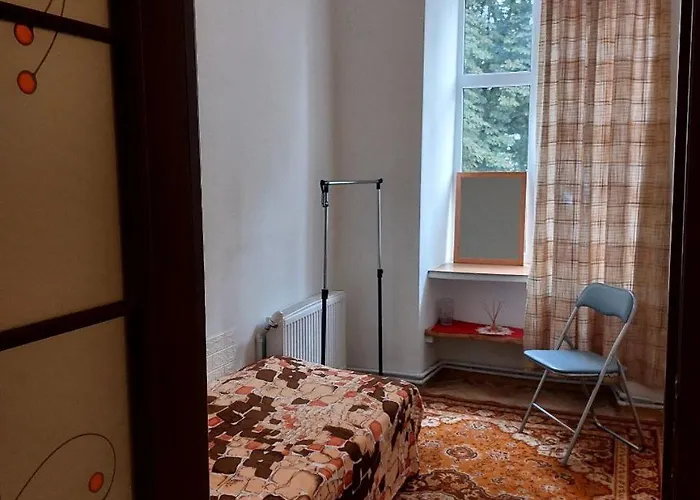 Zentral Vesela Square