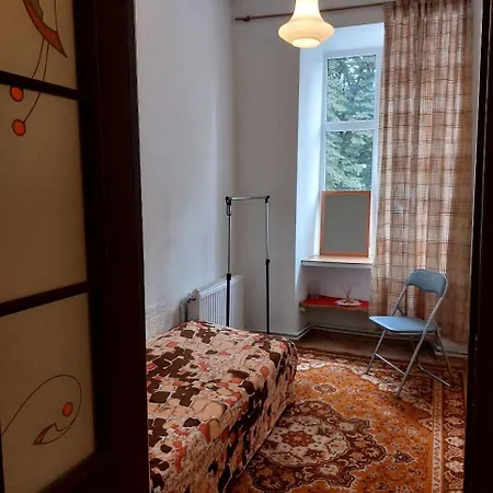 Zentral Vesela Square